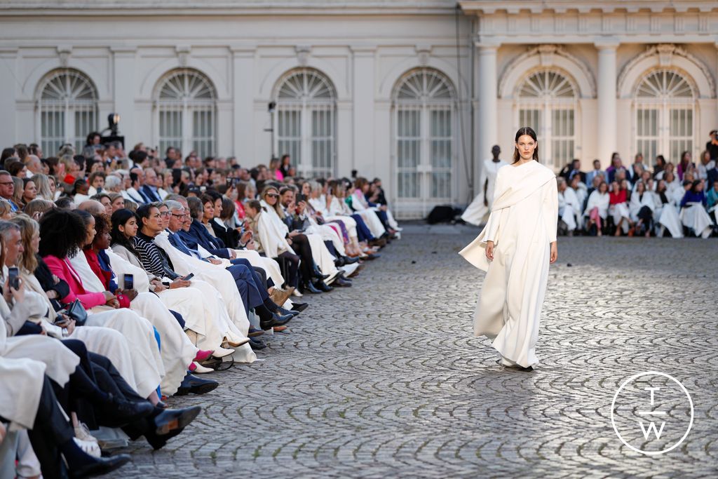 Fashion Week Paris Fall/Winter 2022 look 13 de la collection Natan couture