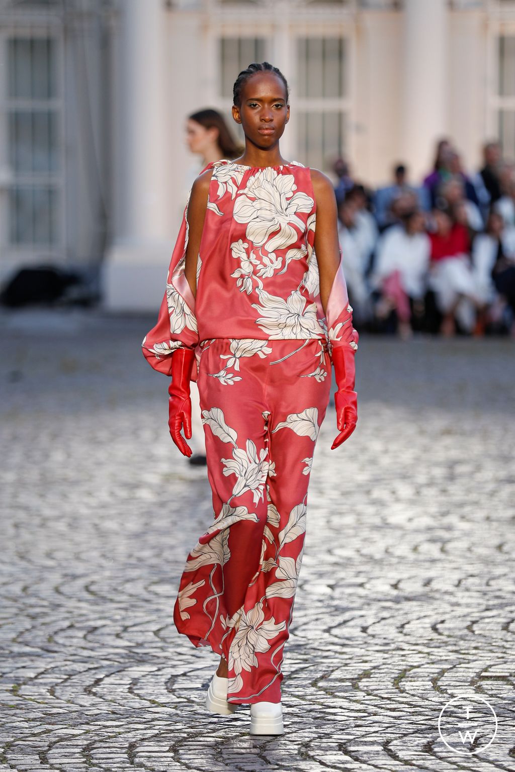 Fashion Week Paris Fall/Winter 2022 look 18 de la collection Natan couture