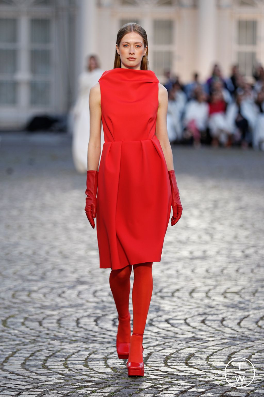 Fashion Week Paris Fall/Winter 2022 look 19 from the Natan collection couture