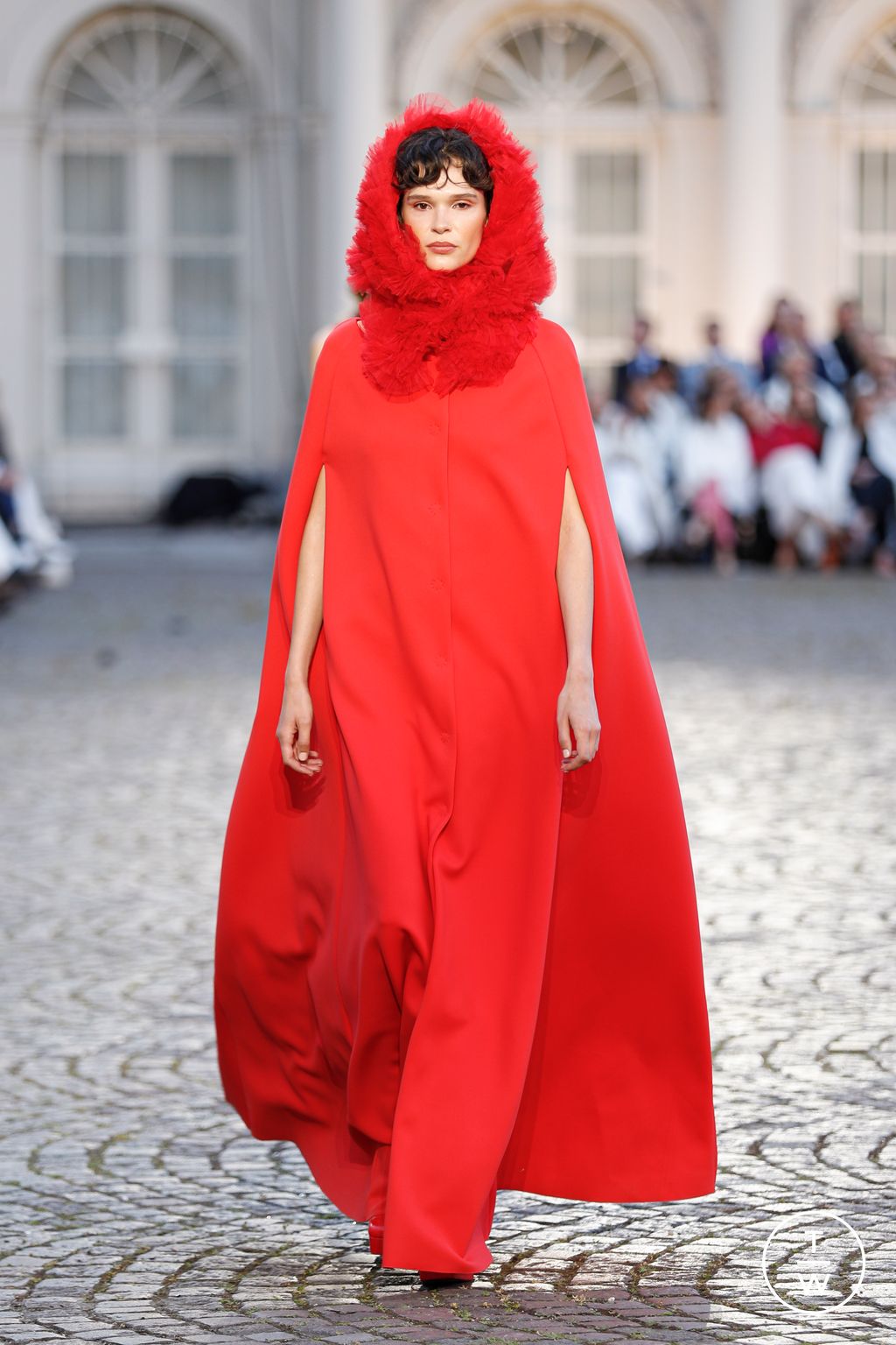 Fashion Week Paris Fall/Winter 2022 look 25 from the Natan collection couture