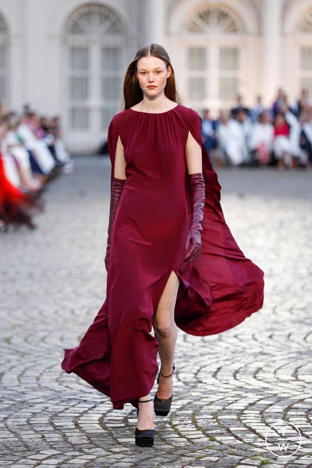 Fashion Week Paris Fall/Winter 2022 look 35 from the Natan collection couture