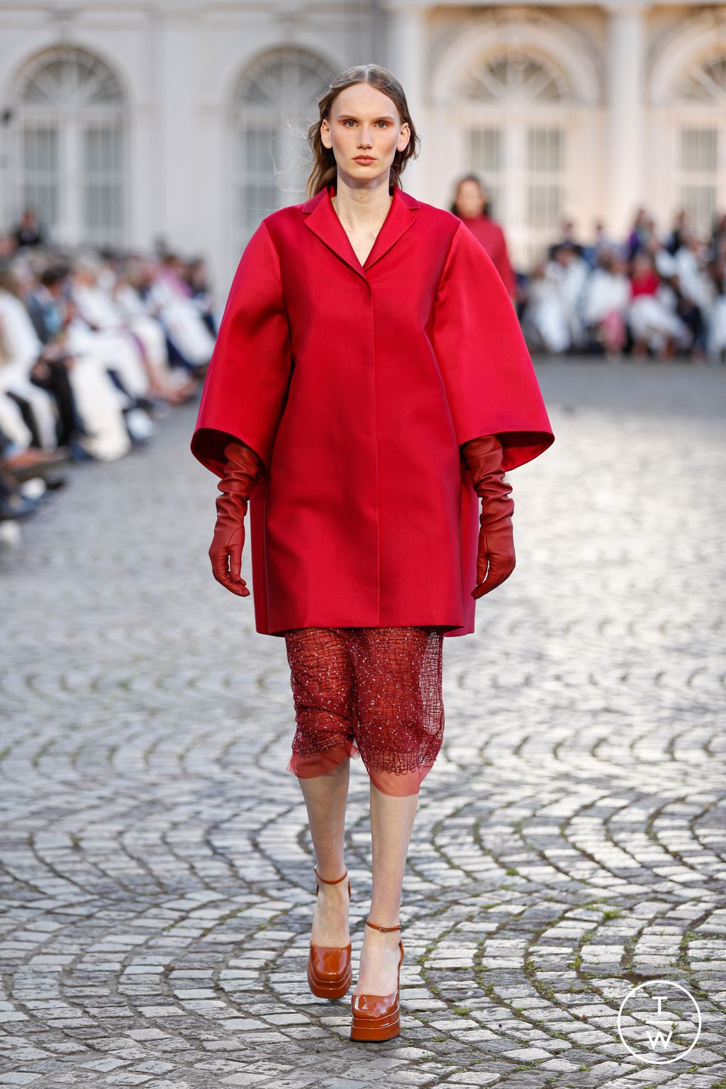 Fashion Week Paris Fall/Winter 2022 look 36 from the Natan collection couture