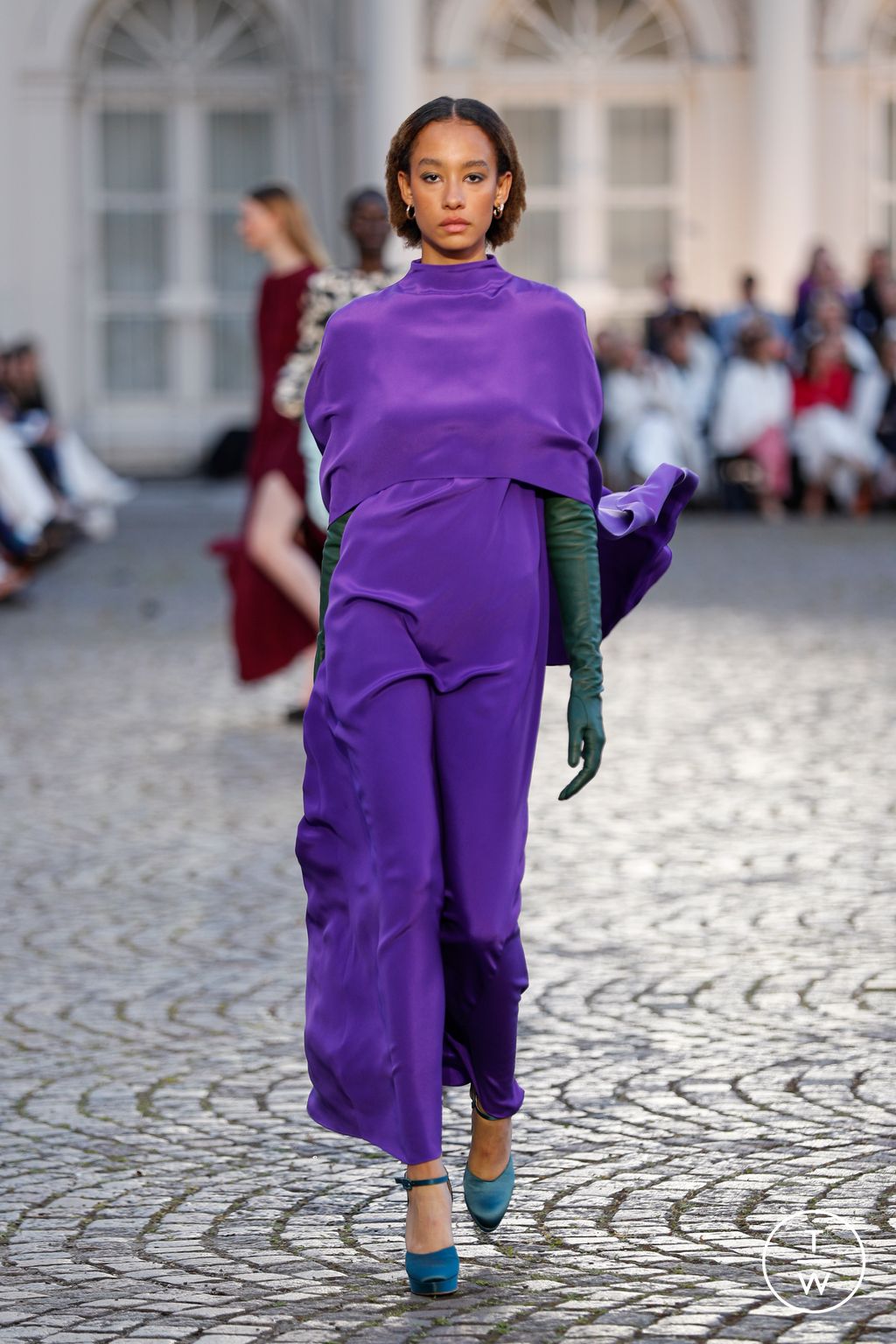 Fashion Week Paris Fall/Winter 2022 look 41 from the Natan collection couture