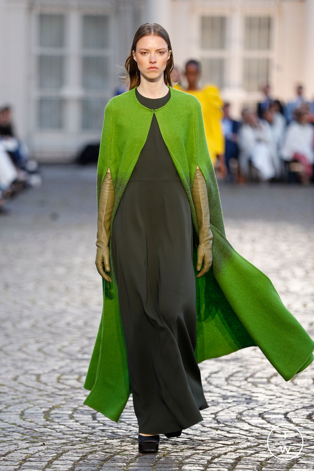 Fashion Week Paris Fall/Winter 2022 look 57 de la collection Natan couture