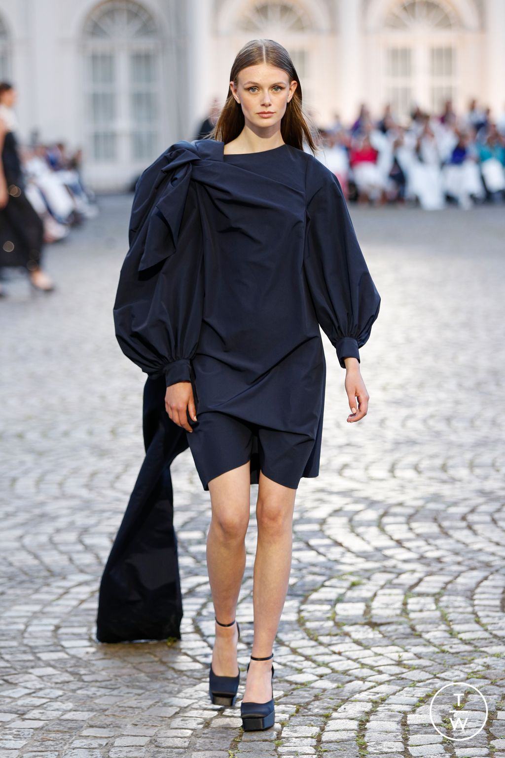 Fashion Week Paris Fall/Winter 2022 look 73 from the Natan collection 高级定制