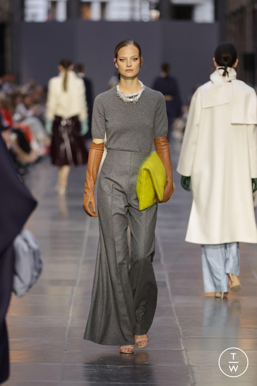 Fashion Week Paris Fall/Winter 2024 look 10 de la collection Natan couture