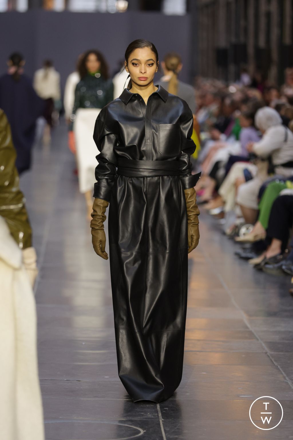 Fashion Week Paris Fall/Winter 2024 look 12 from the Natan collection 高级定制