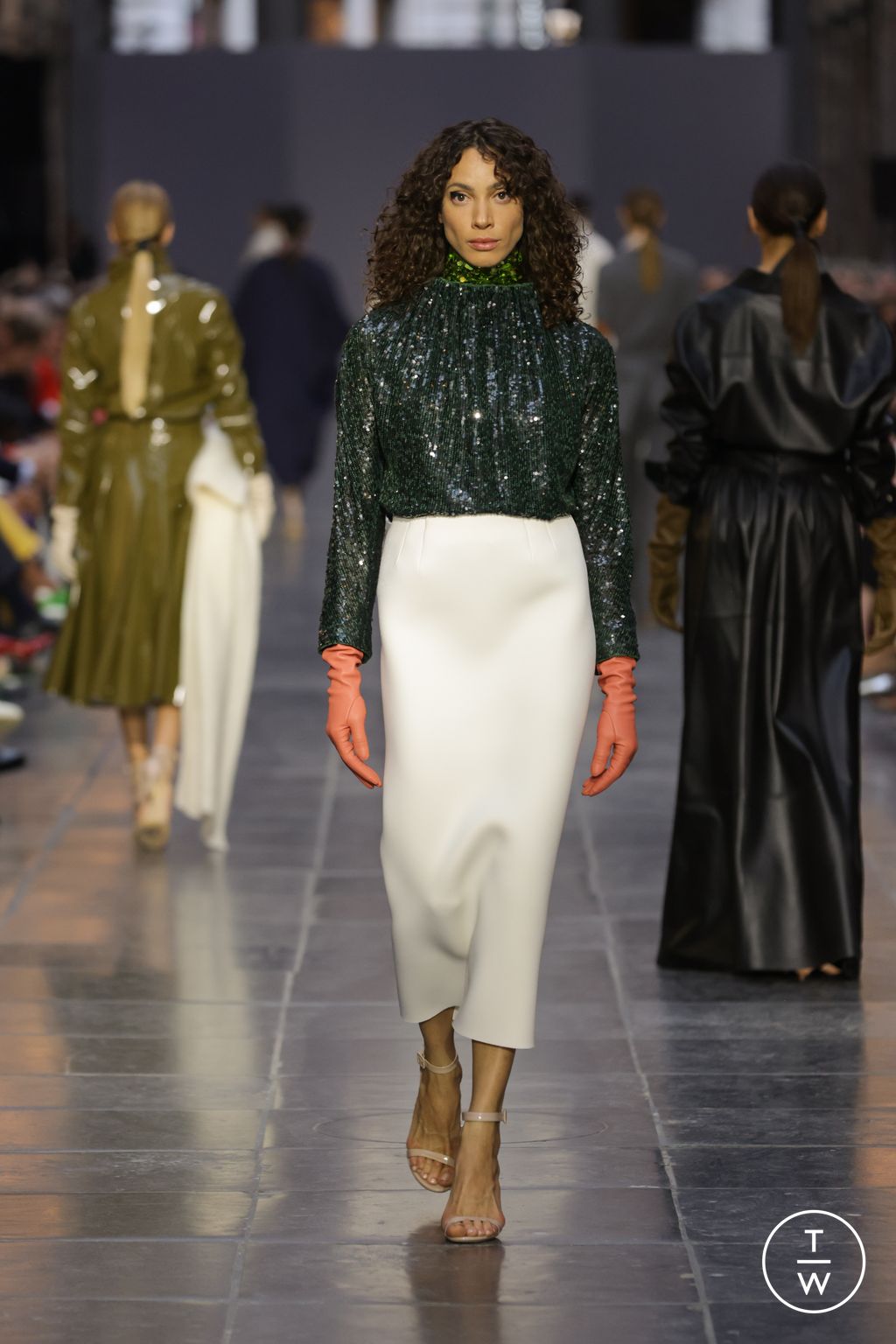 Fashion Week Paris Fall/Winter 2024 look 13 from the Natan collection 高级定制