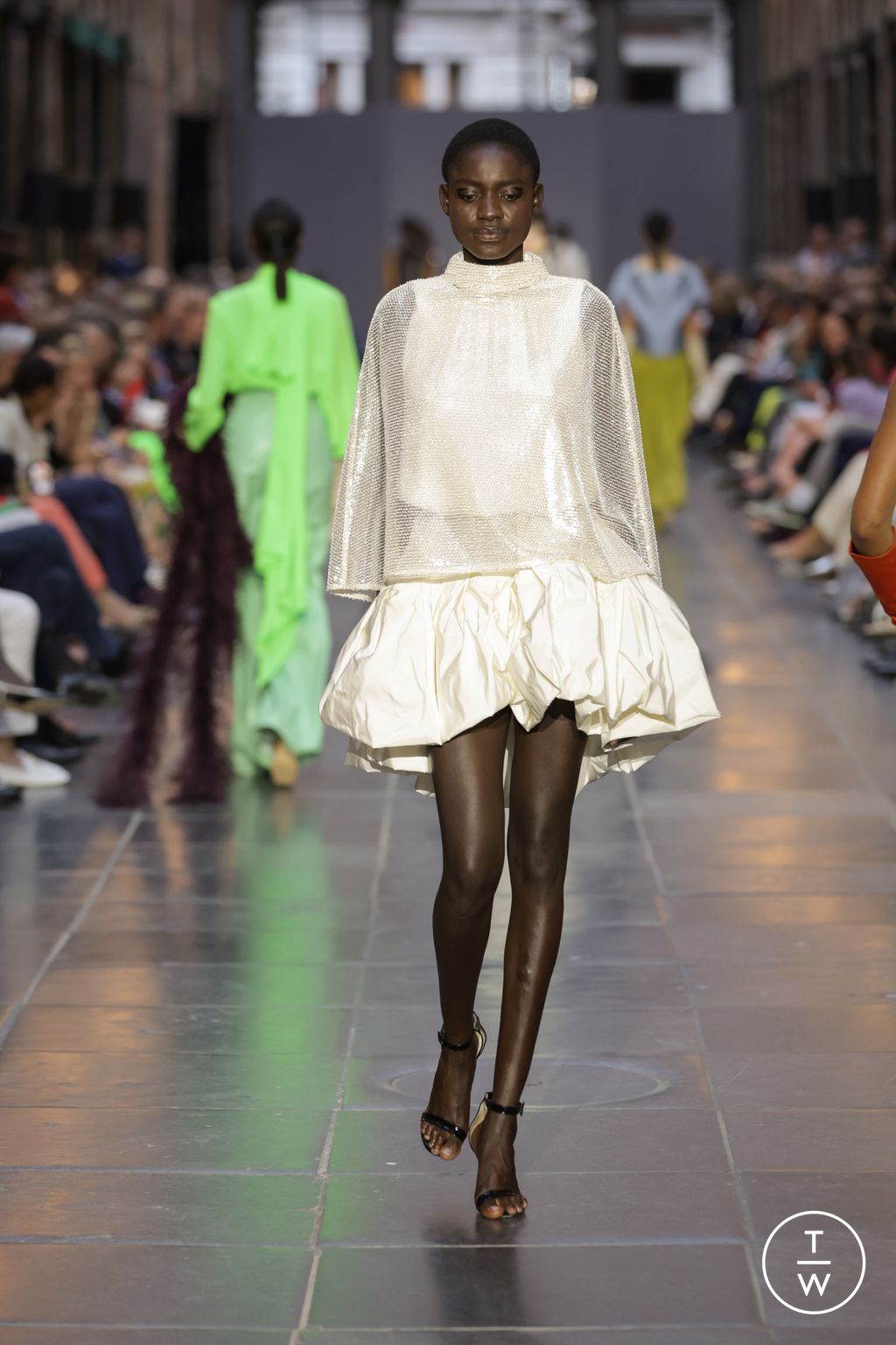 Fashion Week Paris Fall/Winter 2024 look 19 from the Natan collection 高级定制