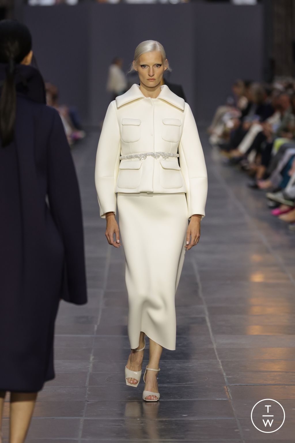 Fashion Week Paris Fall/Winter 2024 look 2 from the Natan collection couture