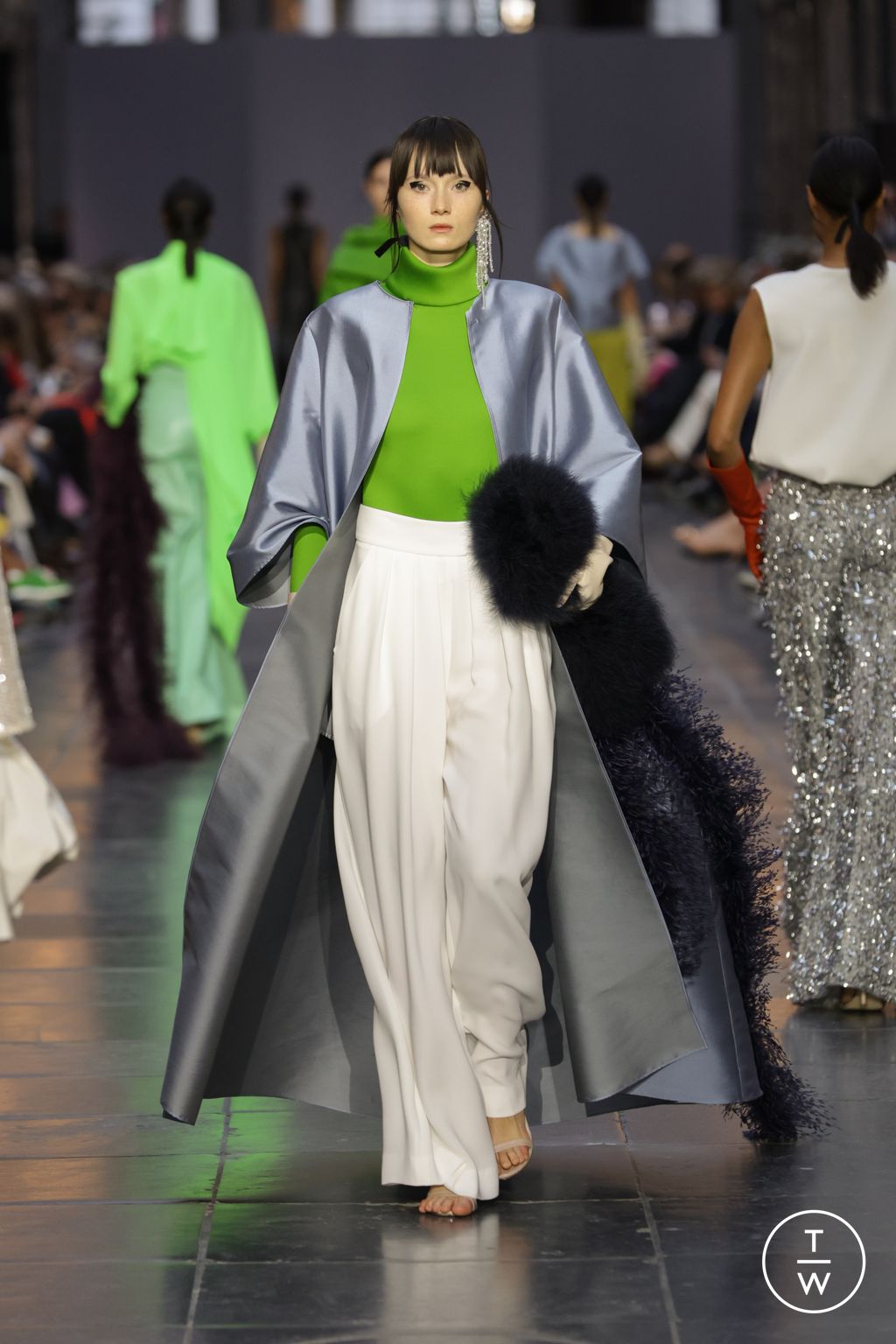 Fashion Week Paris Fall/Winter 2024 look 20 from the Natan collection 高级定制