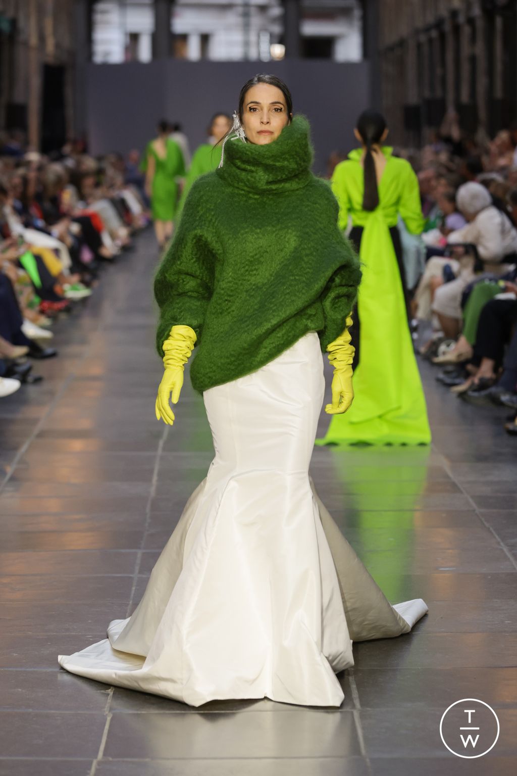 Fashion Week Paris Fall/Winter 2024 look 23 from the Natan collection 高级定制