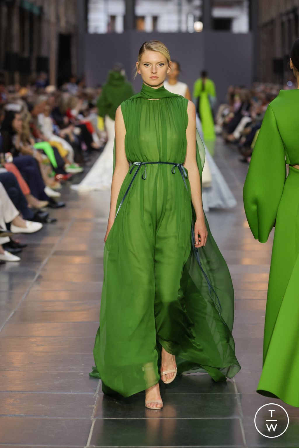 Fashion Week Paris Fall/Winter 2024 look 25 from the Natan collection couture