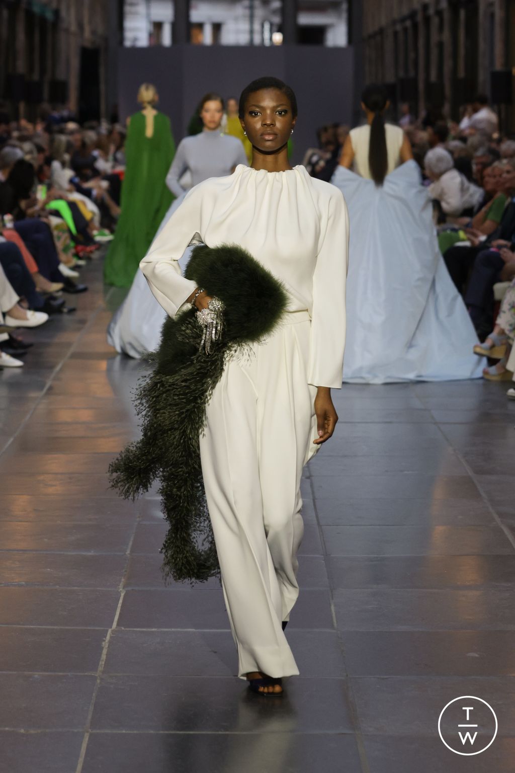 Fashion Week Paris Fall/Winter 2024 look 27 from the Natan collection couture