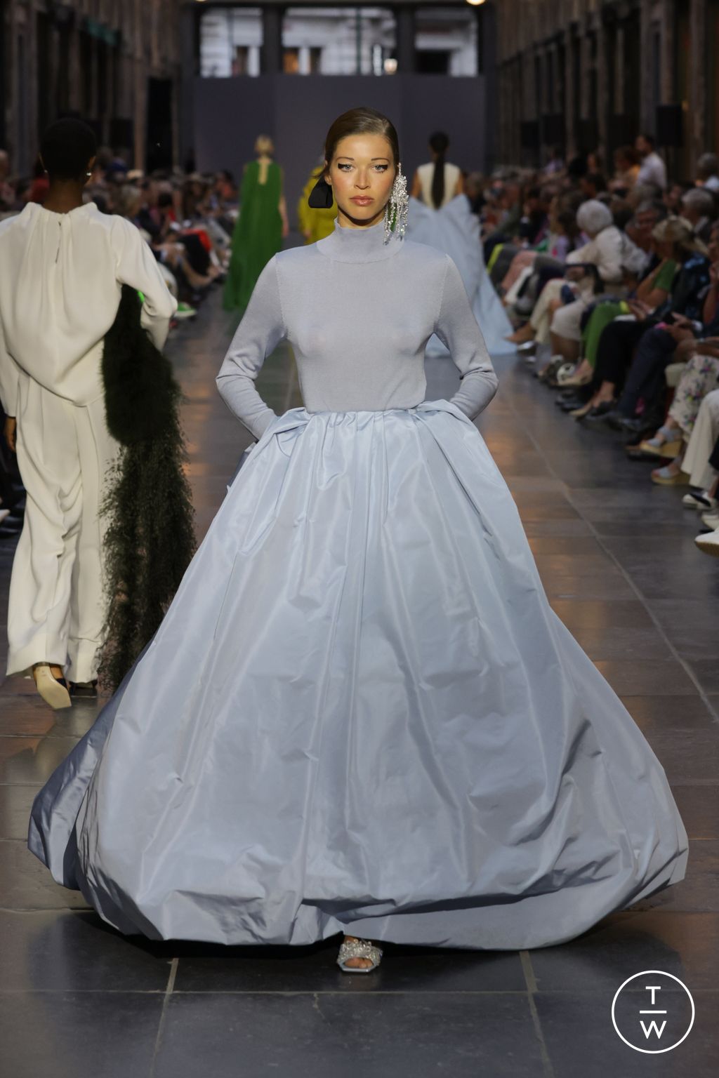 Fashion Week Paris Fall/Winter 2024 look 28 from the Natan collection 高级定制