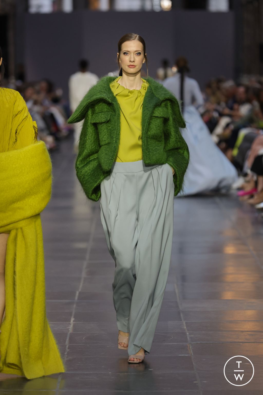 Fashion Week Paris Fall/Winter 2024 look 30 from the Natan collection 高级定制