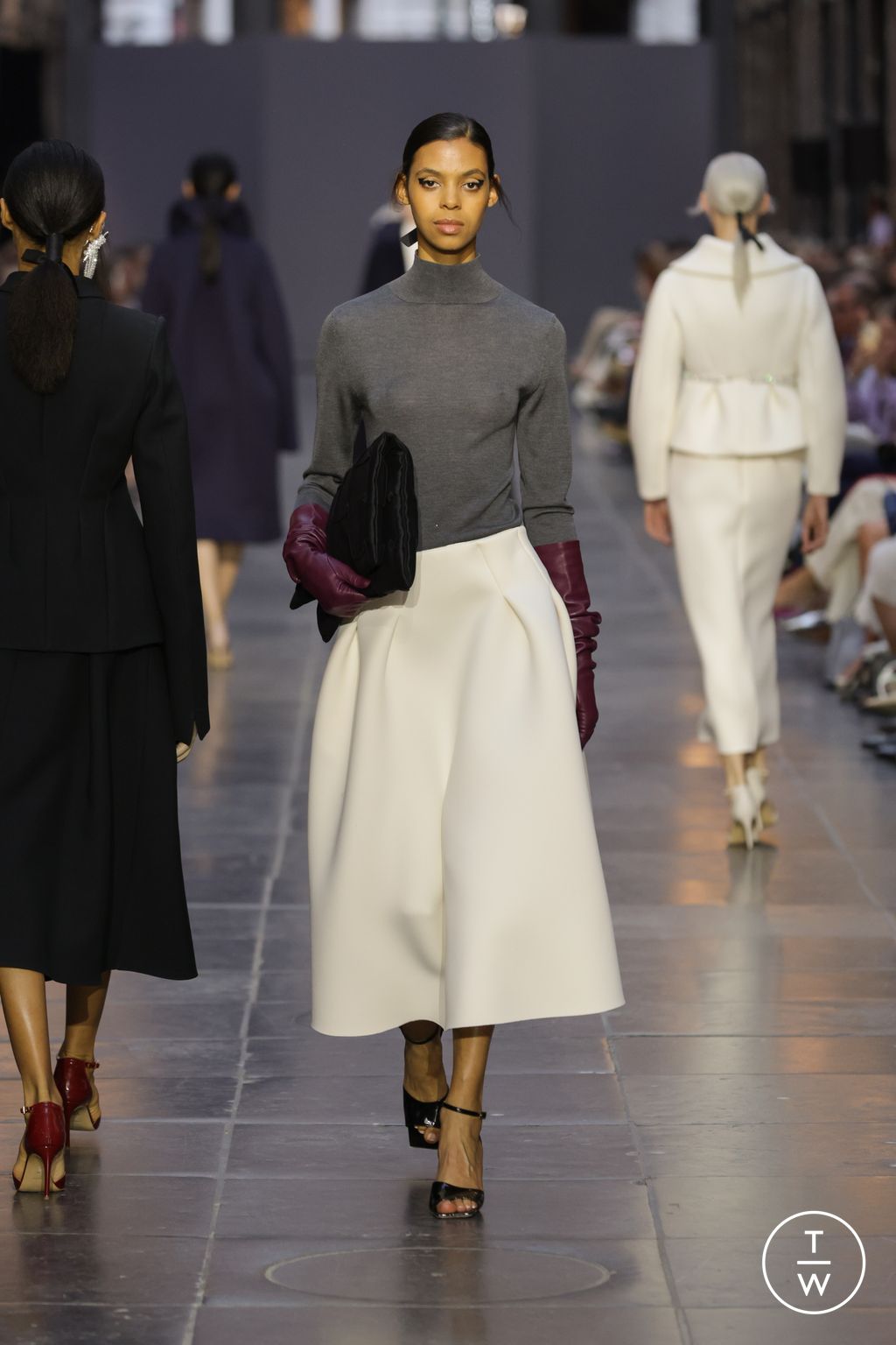 Fashion Week Paris Fall/Winter 2024 look 4 from the Natan collection 高级定制