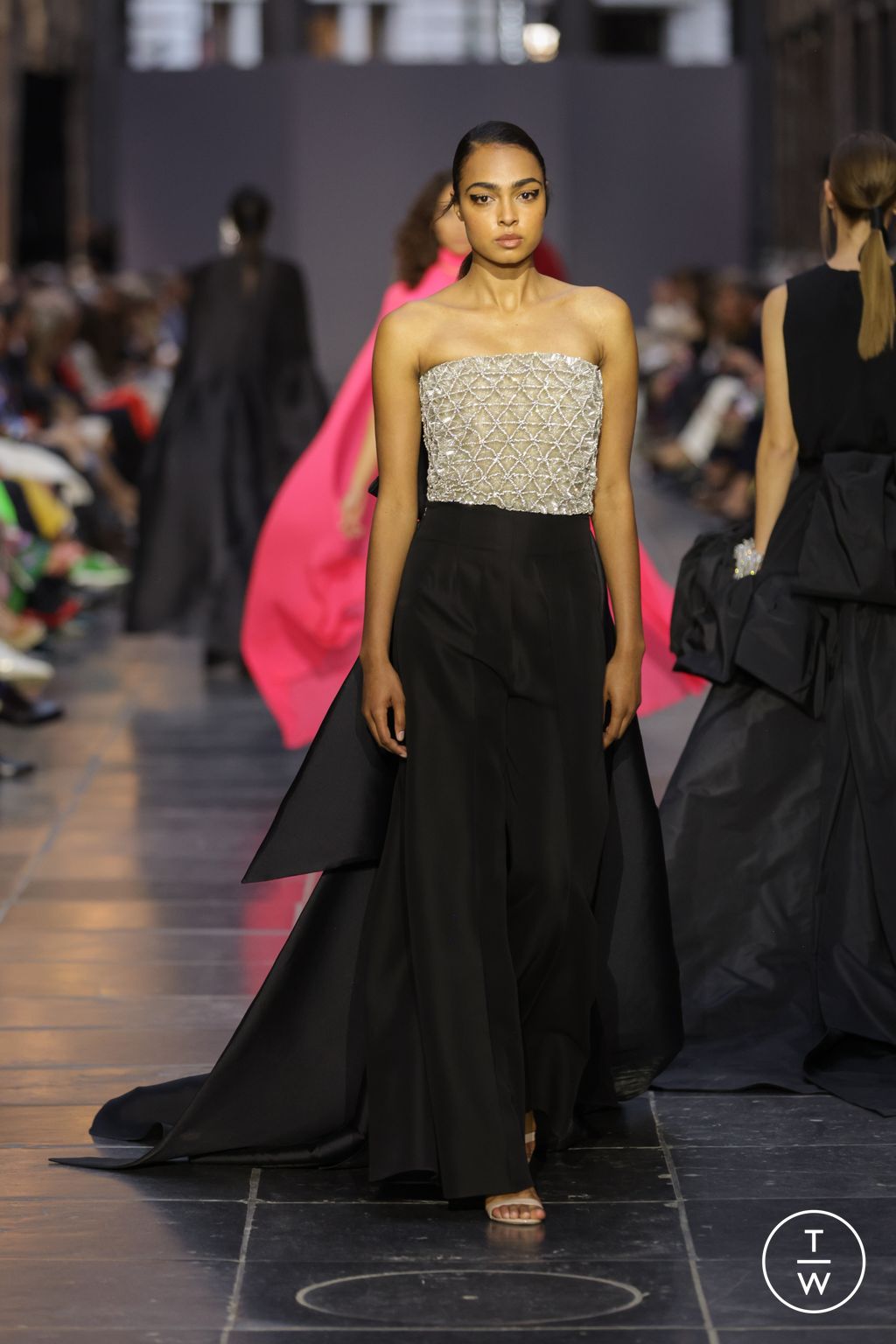 Fashion Week Paris Fall/Winter 2024 look 49 from the Natan collection 高级定制