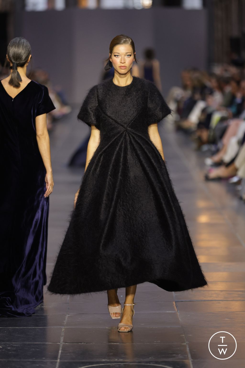 Fashion Week Paris Fall/Winter 2024 look 58 from the Natan collection 高级定制