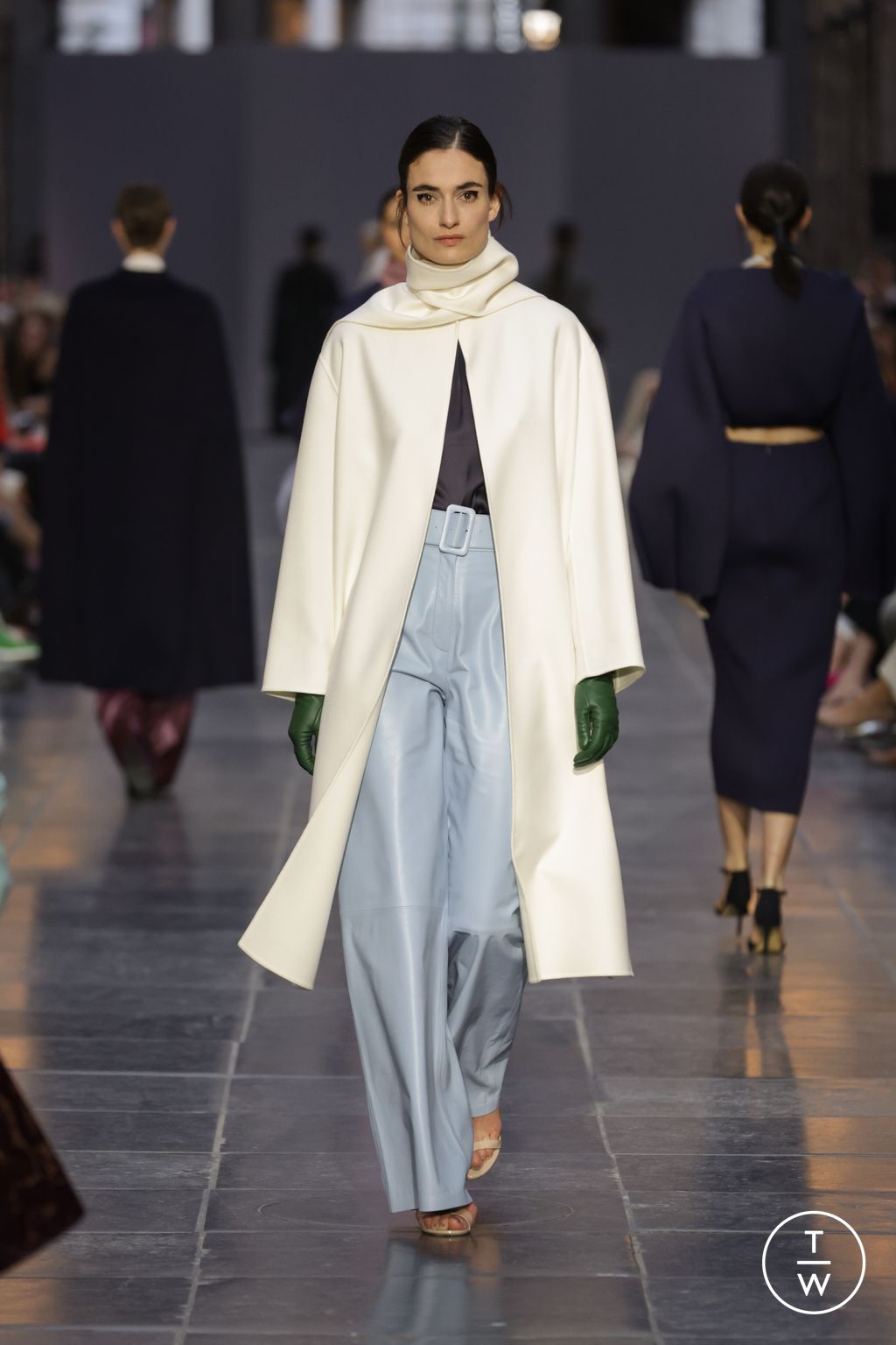 Fashion Week Paris Fall/Winter 2024 look 8 from the Natan collection couture