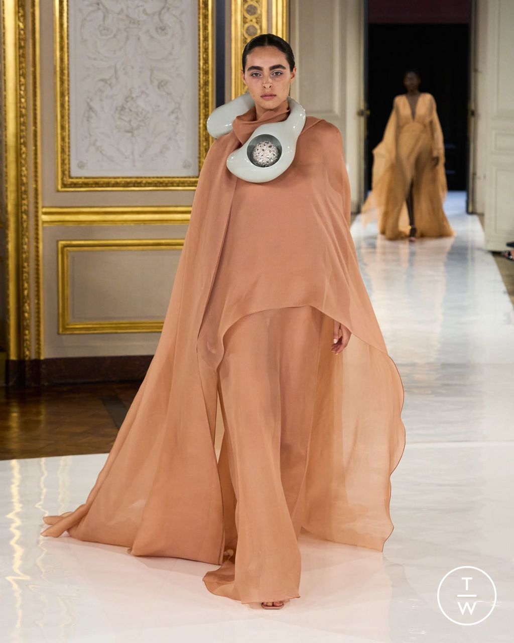Fashion Week Paris Fall/Winter 2023 look 1 from the Natan collection couture