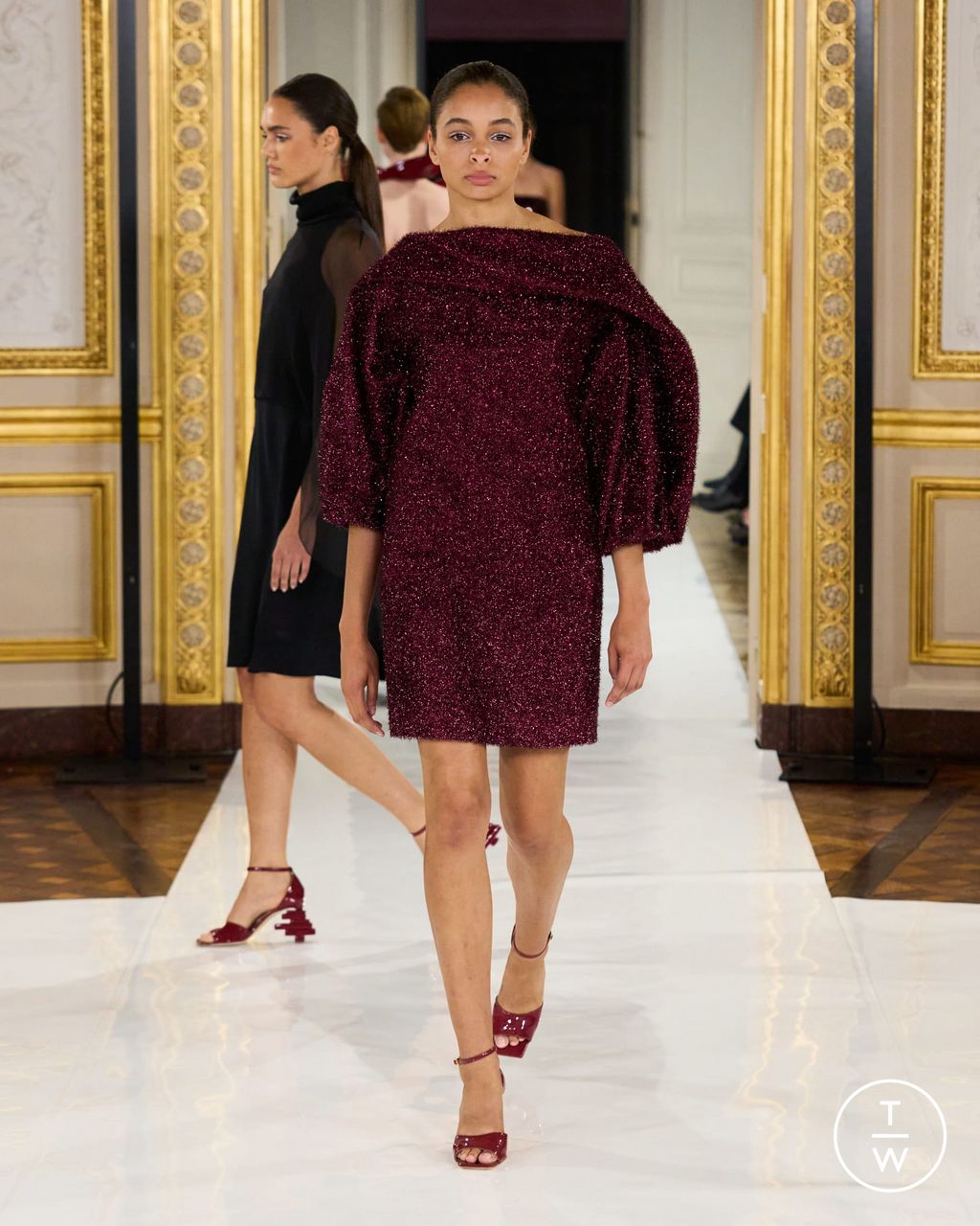 Fashion Week Paris Fall/Winter 2023 look 28 from the Natan collection couture