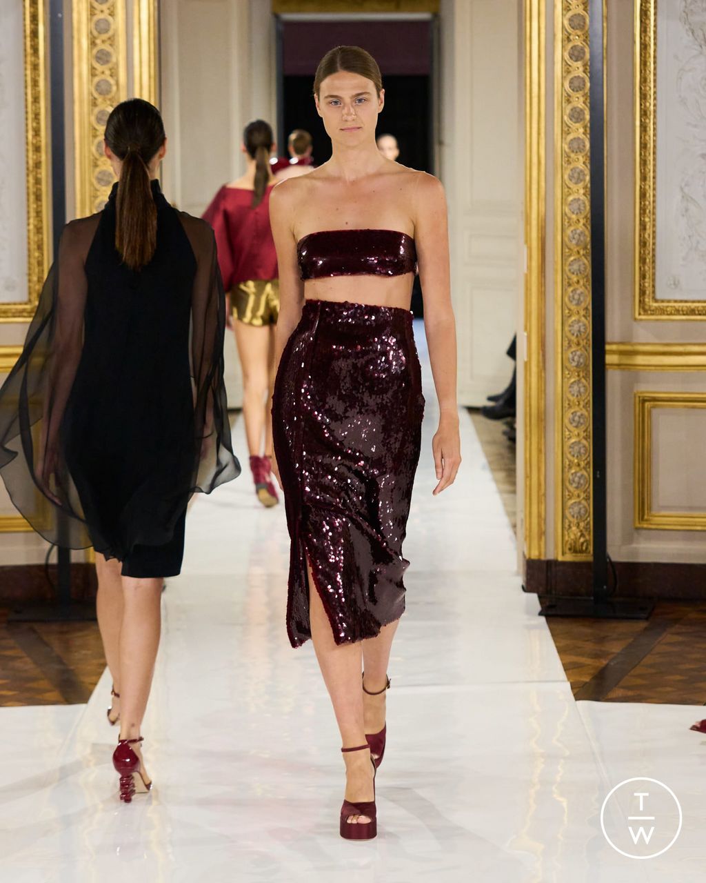 Fashion Week Paris Fall/Winter 2023 look 29 from the Natan collection couture