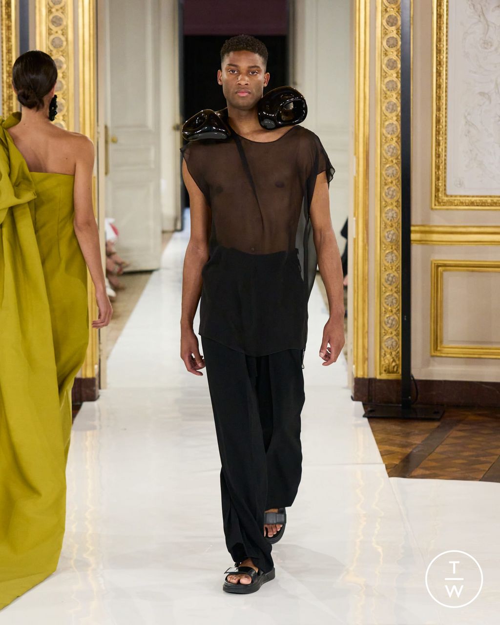 Fashion Week Paris Fall/Winter 2023 look 44 from the Natan collection couture