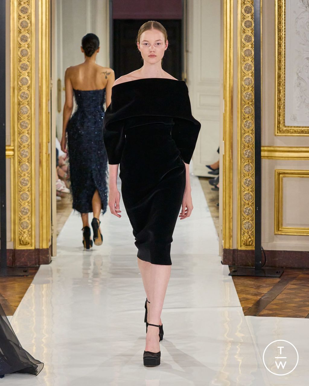 Fashion Week Paris Fall/Winter 2023 look 52 from the Natan collection couture