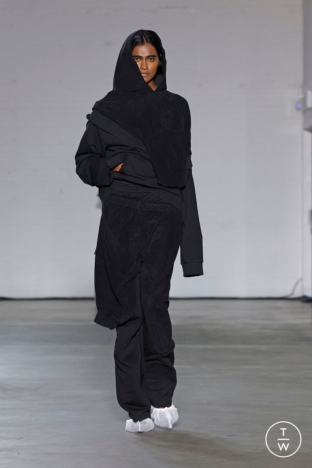 Fashion Week London Spring/Summer 2025 look 34 from the Natasha Zinko collection womenswear