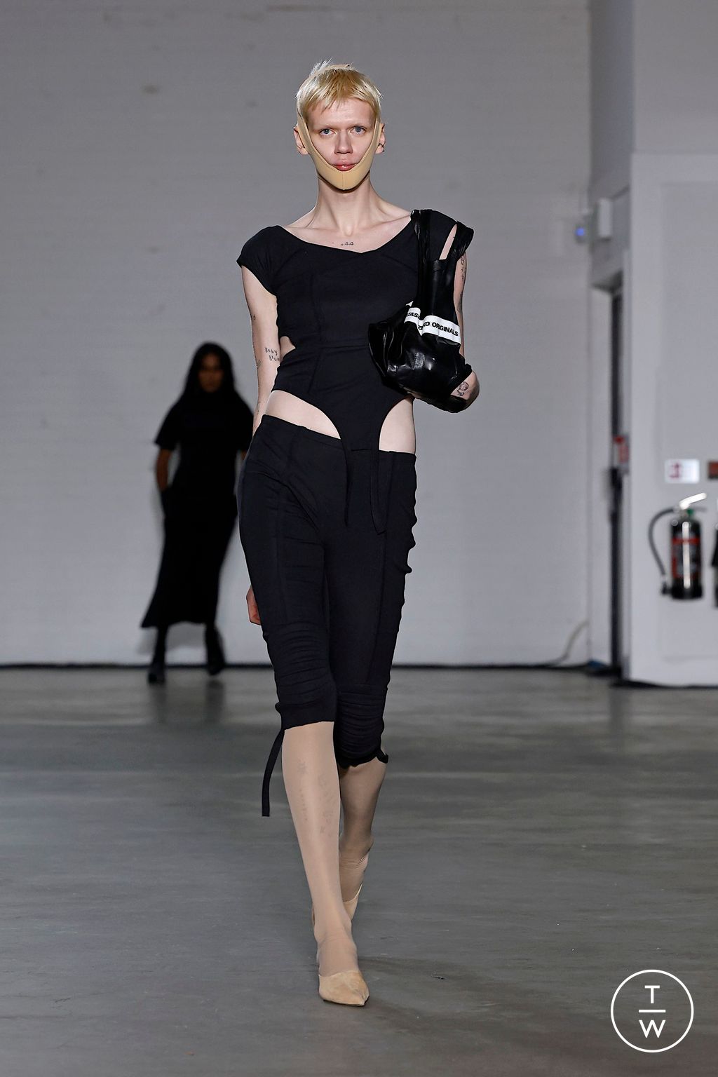 Fashion Week London Spring/Summer 2025 look 37 from the Natasha Zinko collection womenswear