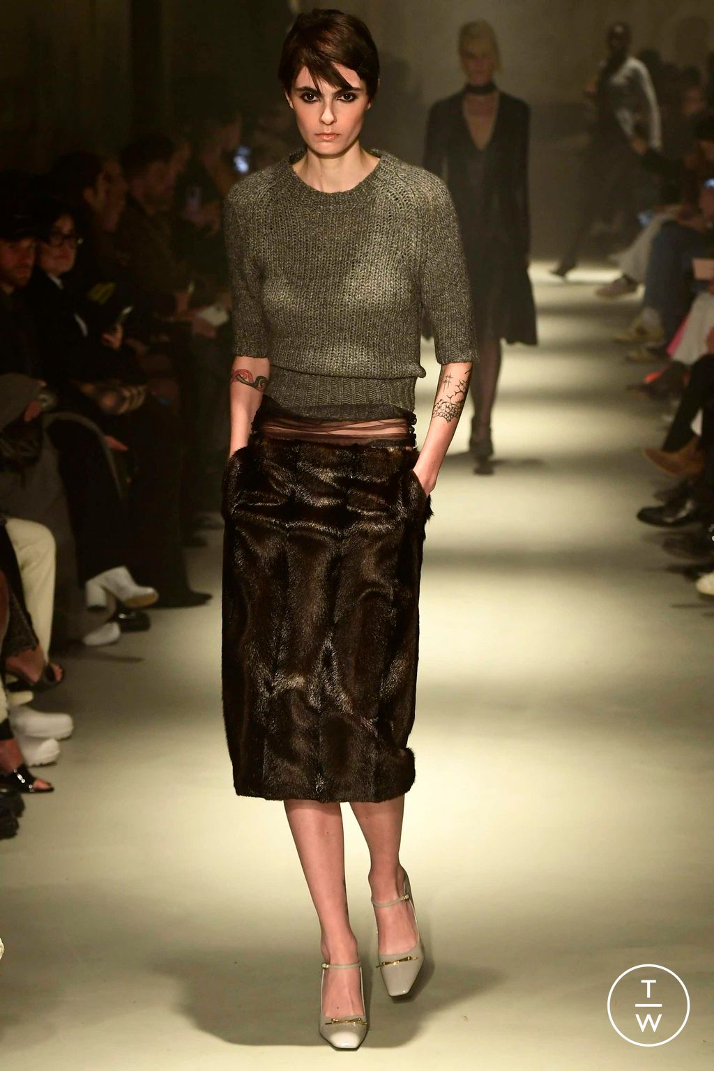 Fashion Week Milan Fall/Winter 2023 look 3 from the N°21 collection 女装
