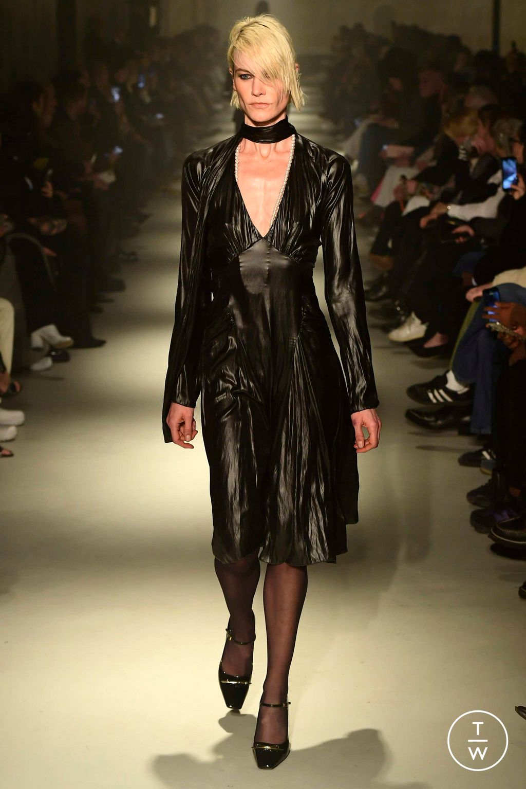 Fashion Week Milan Fall/Winter 2023 look 4 de la collection N°21 womenswear