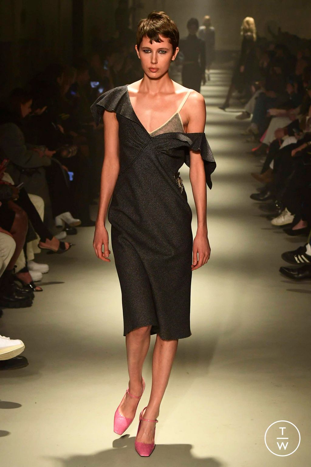 Fashion Week Milan Fall/Winter 2023 look 10 from the N°21 collection 女装