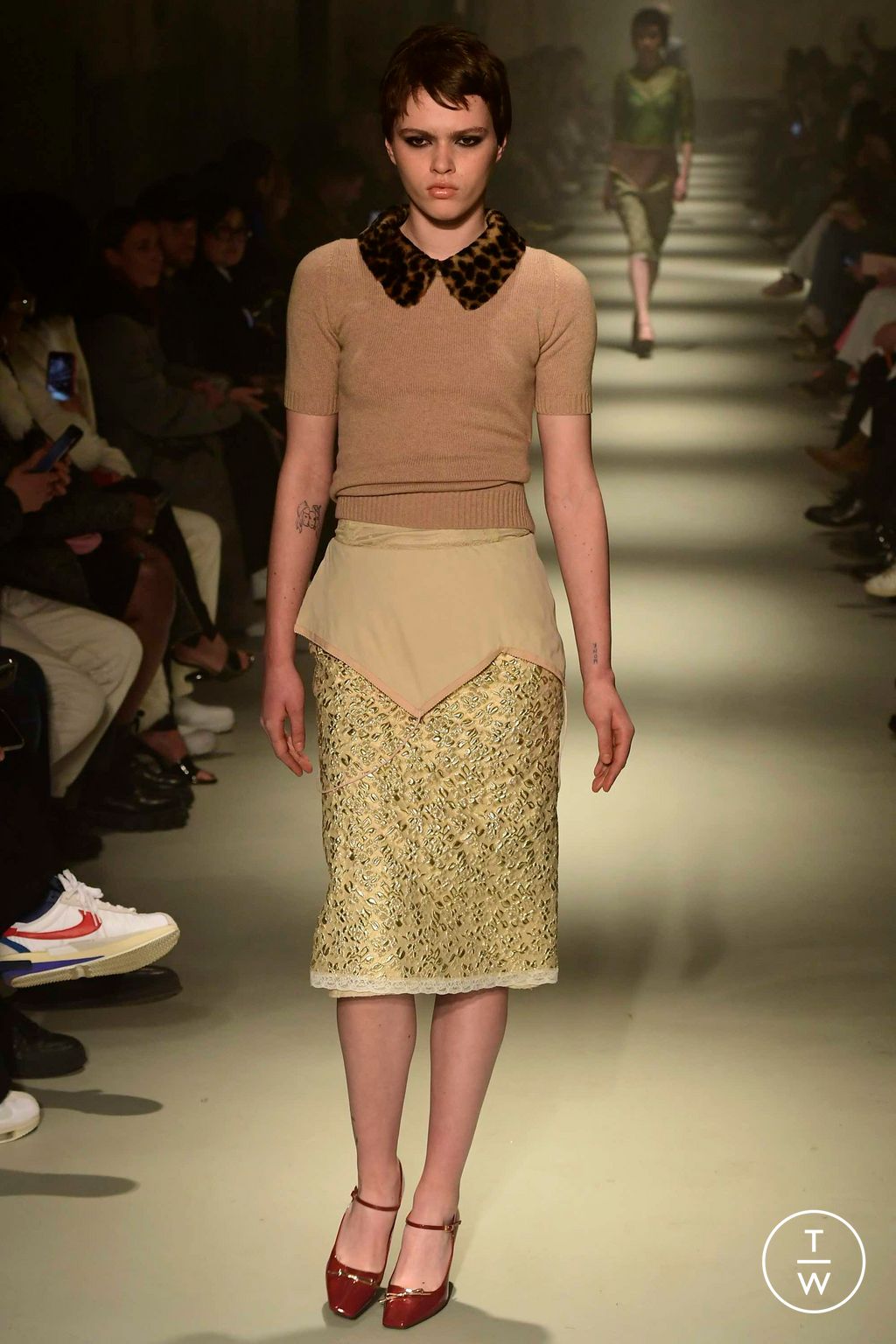 Fashion Week Milan Fall/Winter 2023 look 15 de la collection N°21 womenswear