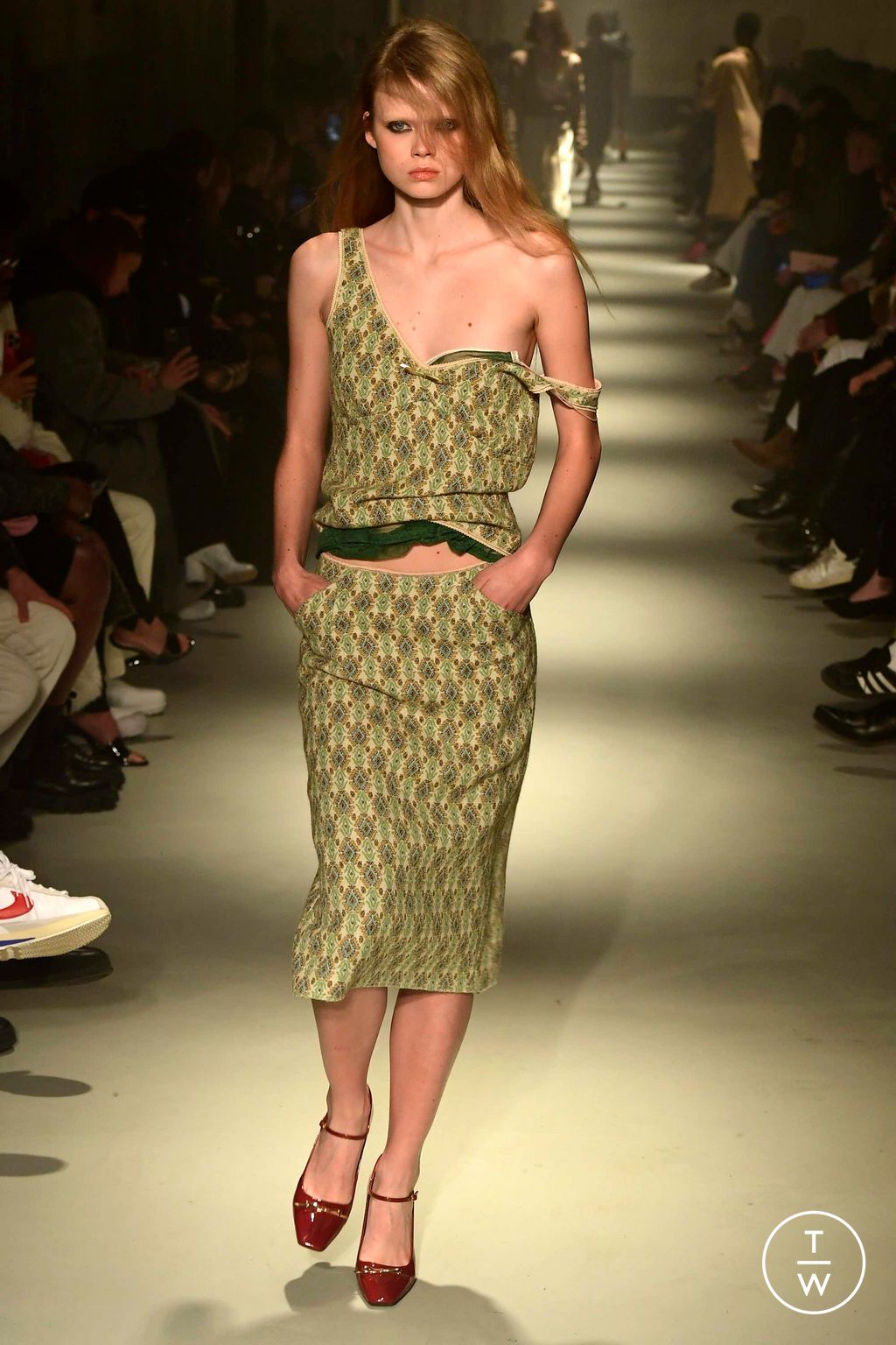 Fashion Week Milan Fall/Winter 2023 look 18 de la collection N°21 womenswear