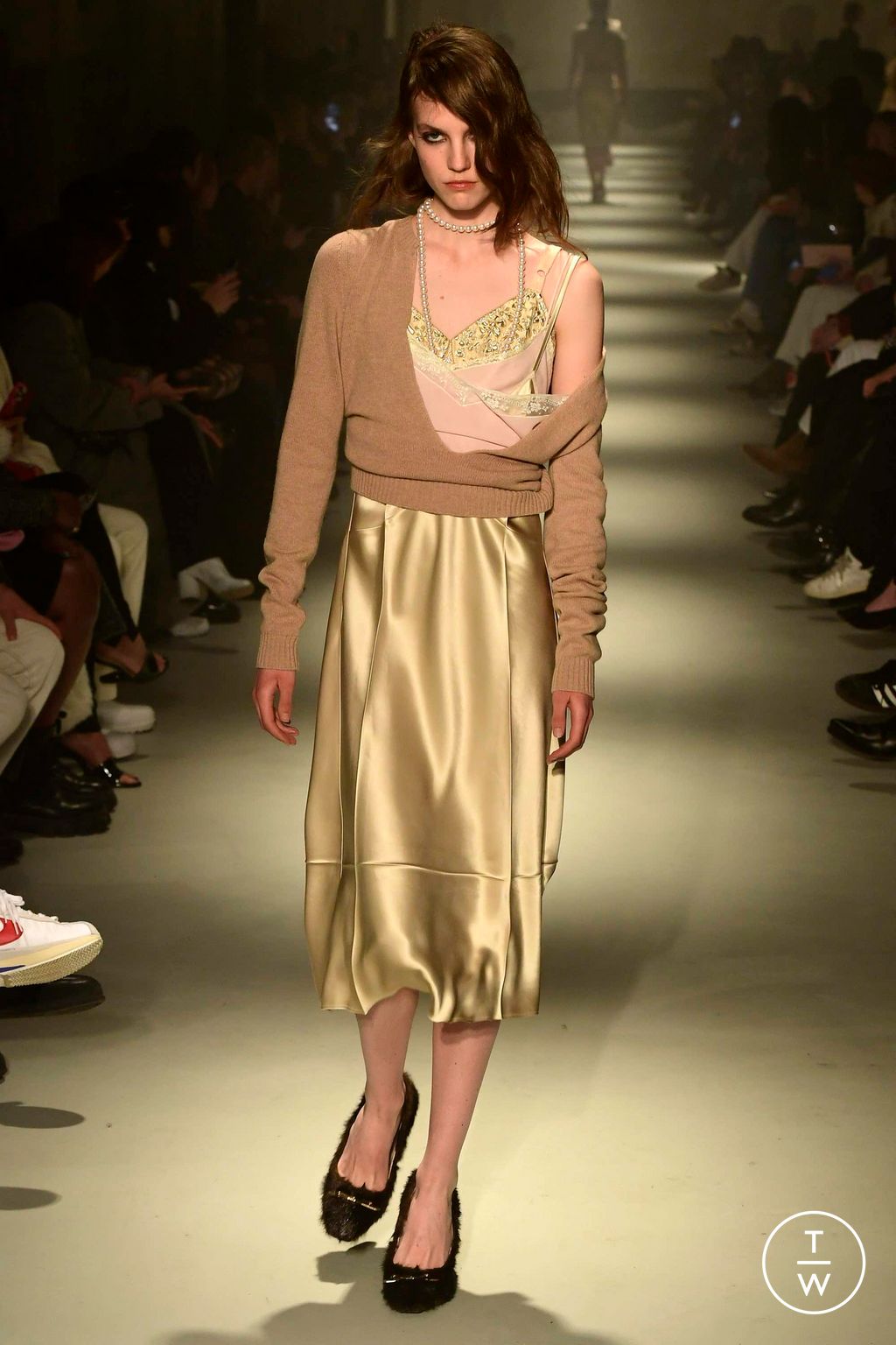 Fashion Week Milan Fall/Winter 2023 look 19 from the N°21 collection 女装