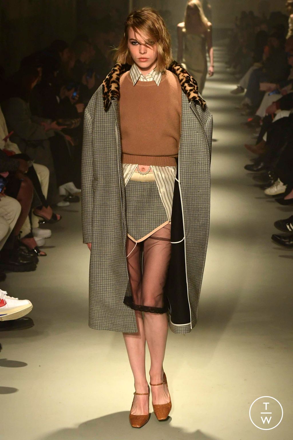 Fashion Week Milan Fall/Winter 2023 look 21 from the N°21 collection 女装
