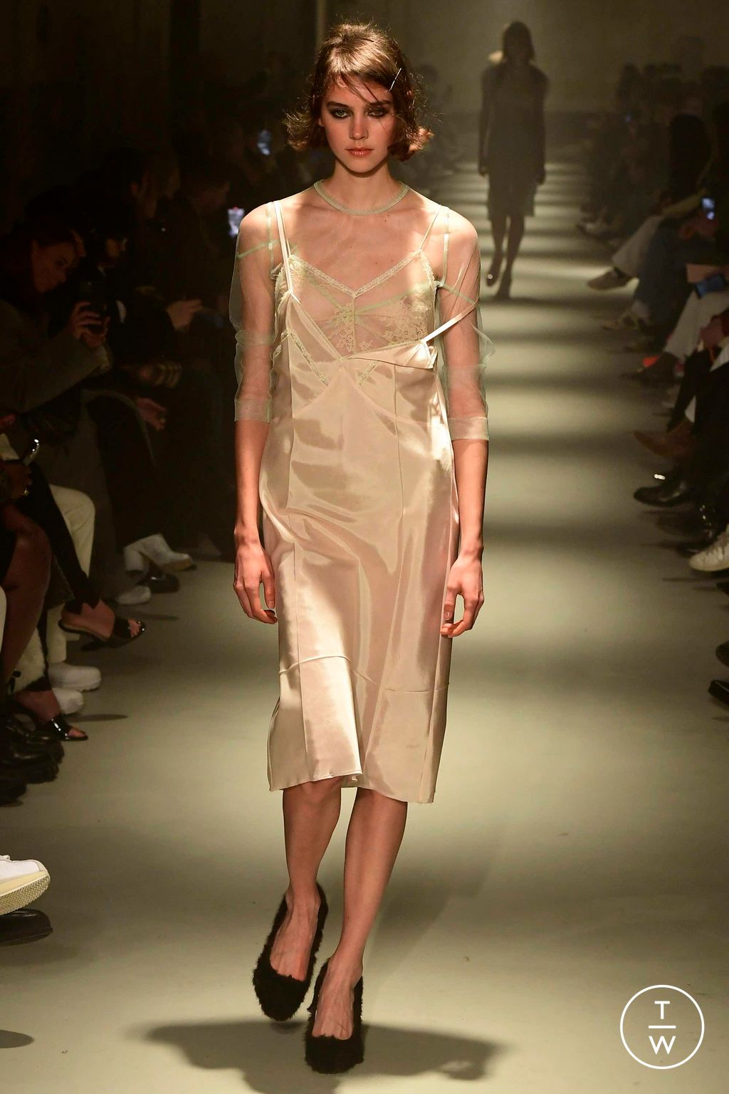 Fashion Week Milan Fall/Winter 2023 look 24 de la collection N°21 womenswear