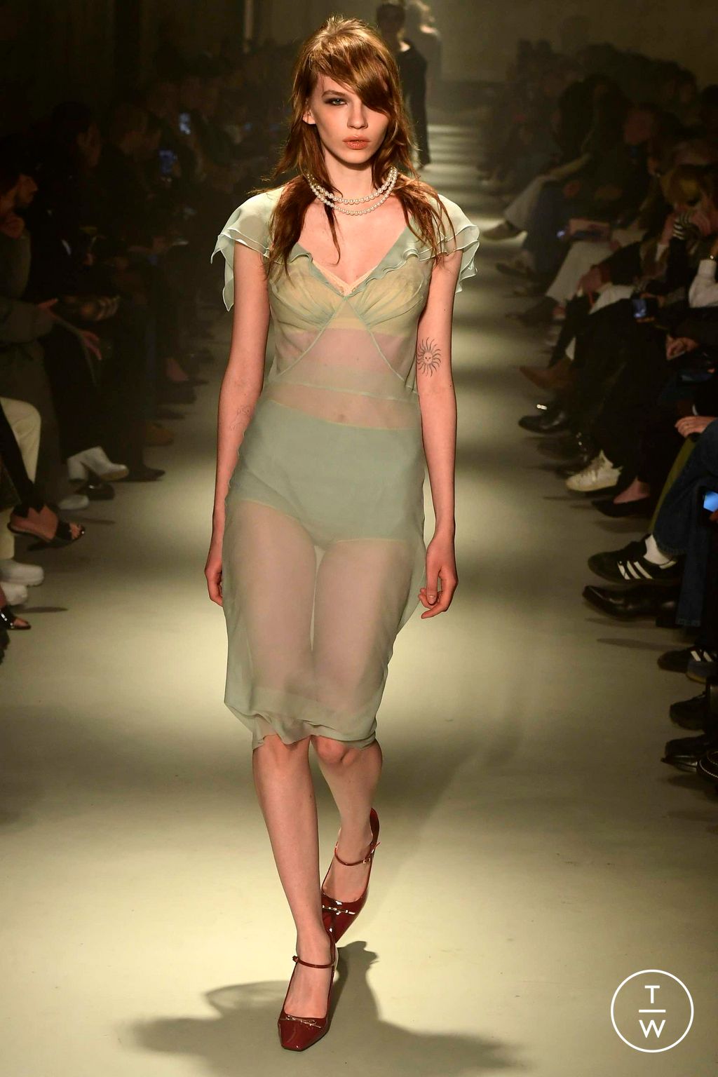 Fashion Week Milan Fall/Winter 2023 look 25 de la collection N°21 womenswear