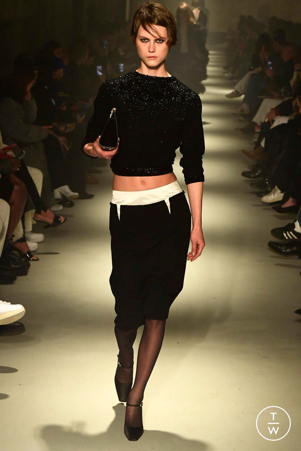 Fashion Week Milan Fall/Winter 2023 look 30 de la collection N°21 womenswear
