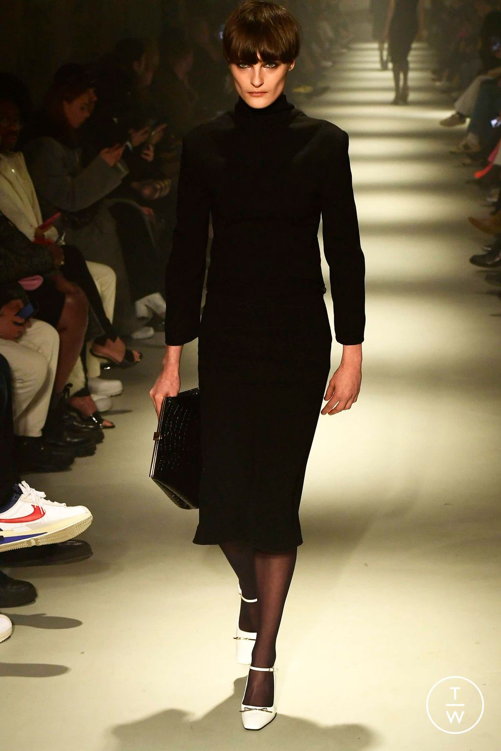 Fashion Week Milan Fall/Winter 2023 look 32 from the N°21 collection 女装