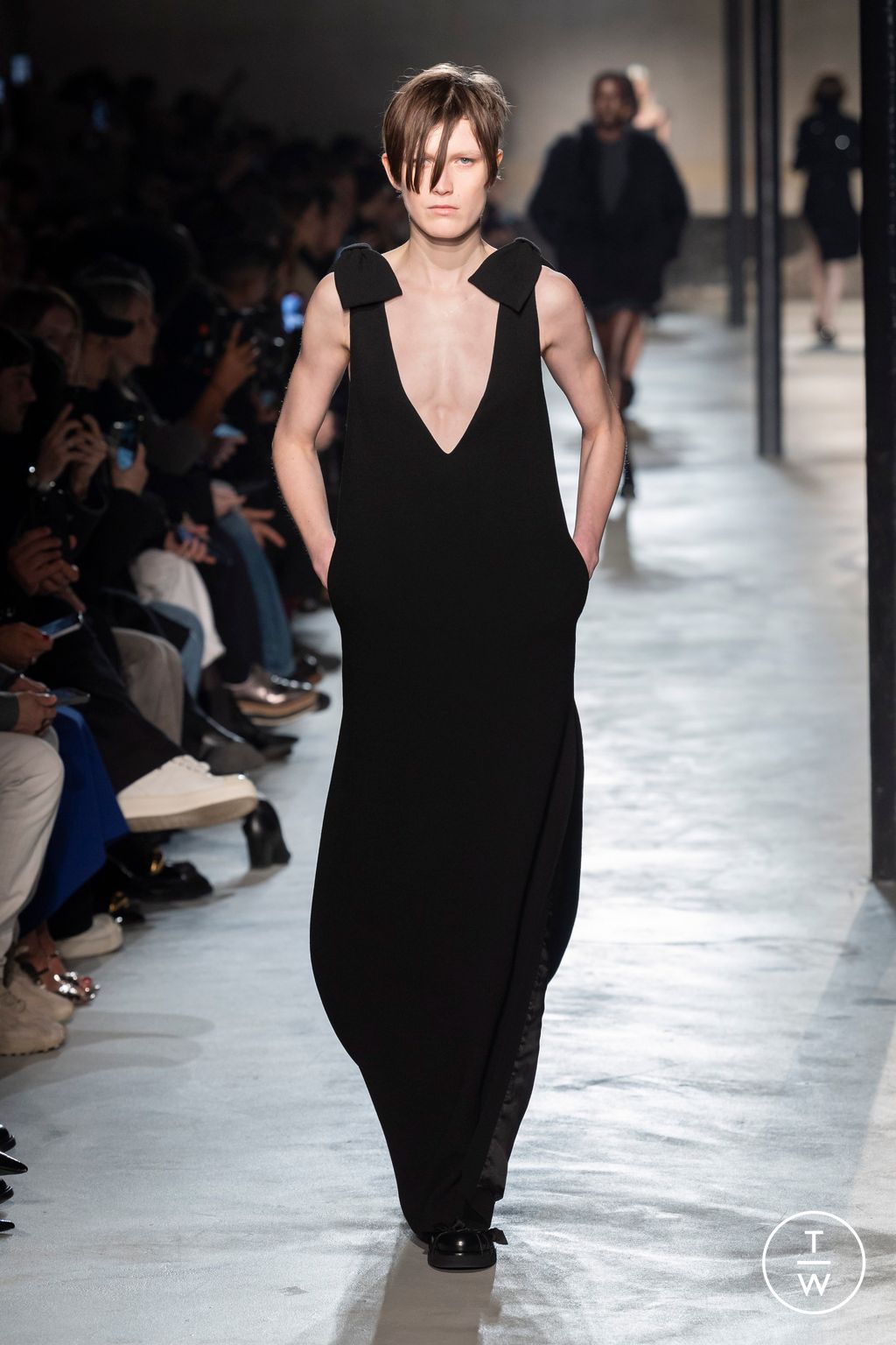 Fashion Week Milan Fall/Winter 2024 look 5 de la collection N°21 womenswear