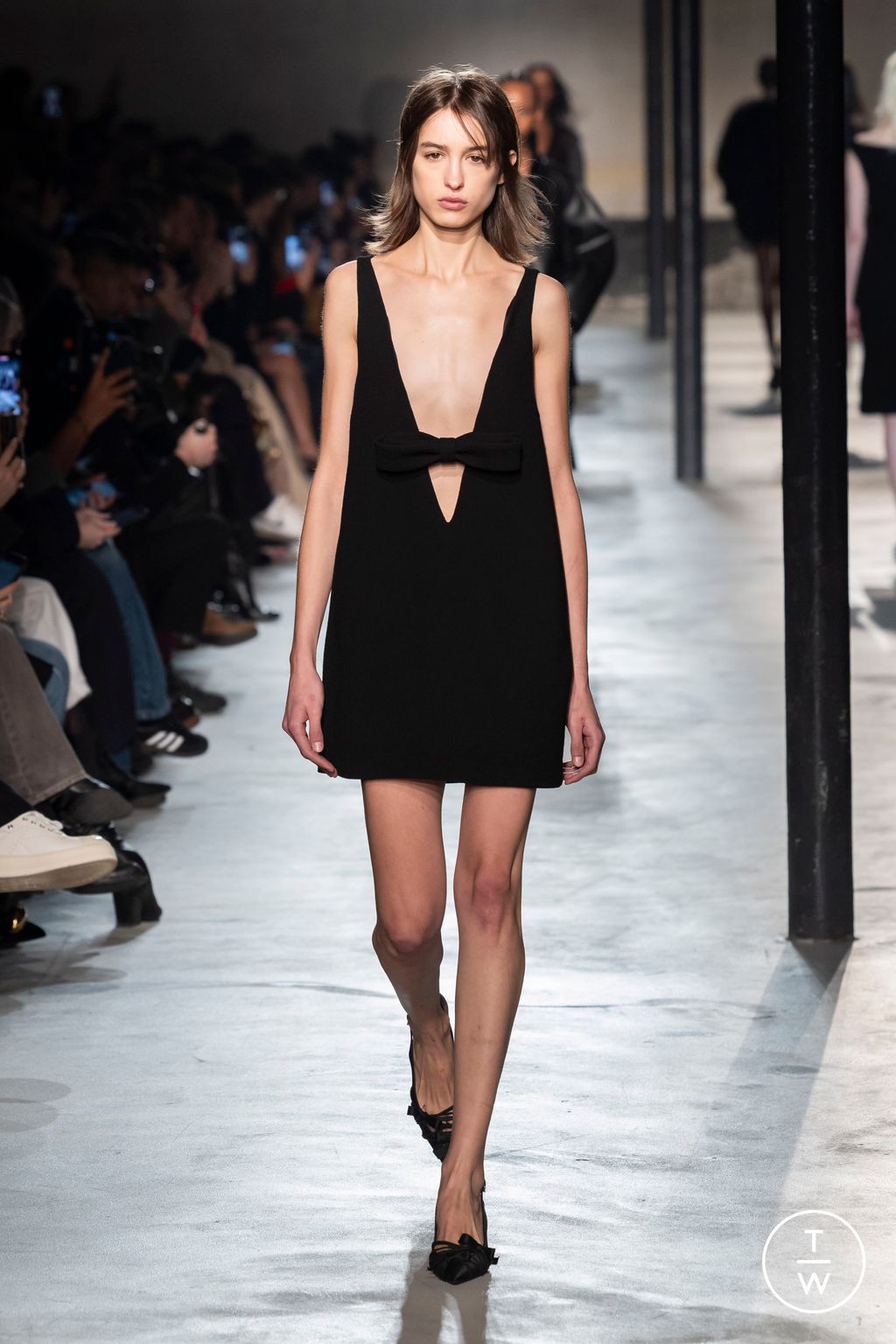 Fashion Week Milan Fall/Winter 2024 look 10 de la collection N°21 womenswear