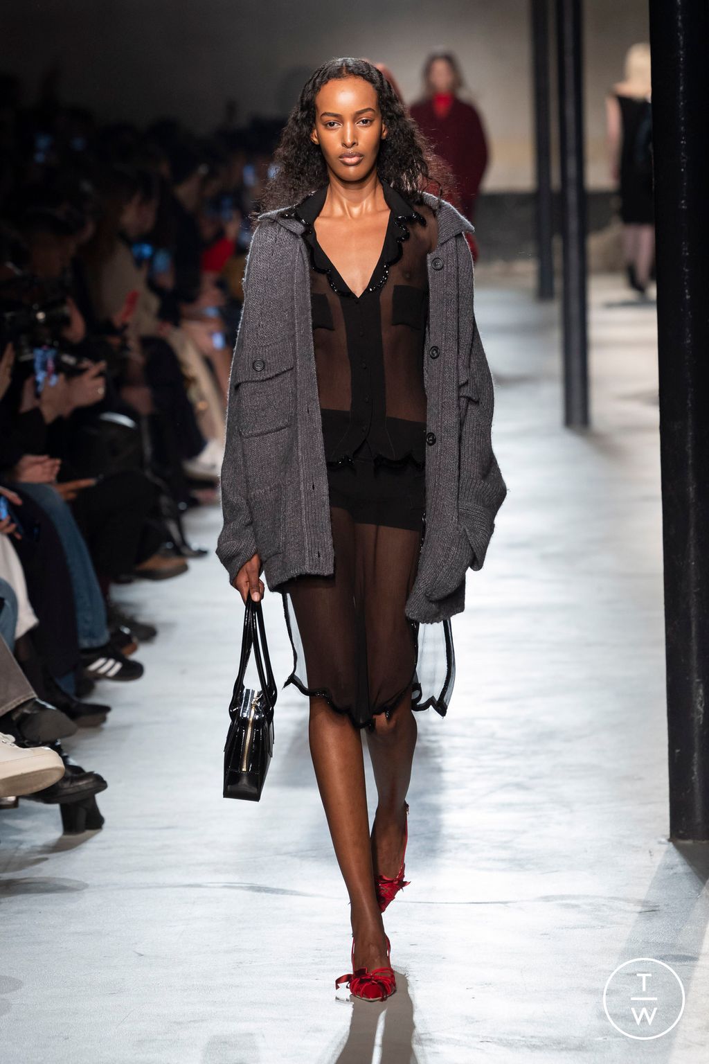Fashion Week Milan Fall/Winter 2024 look 12 de la collection N°21 womenswear