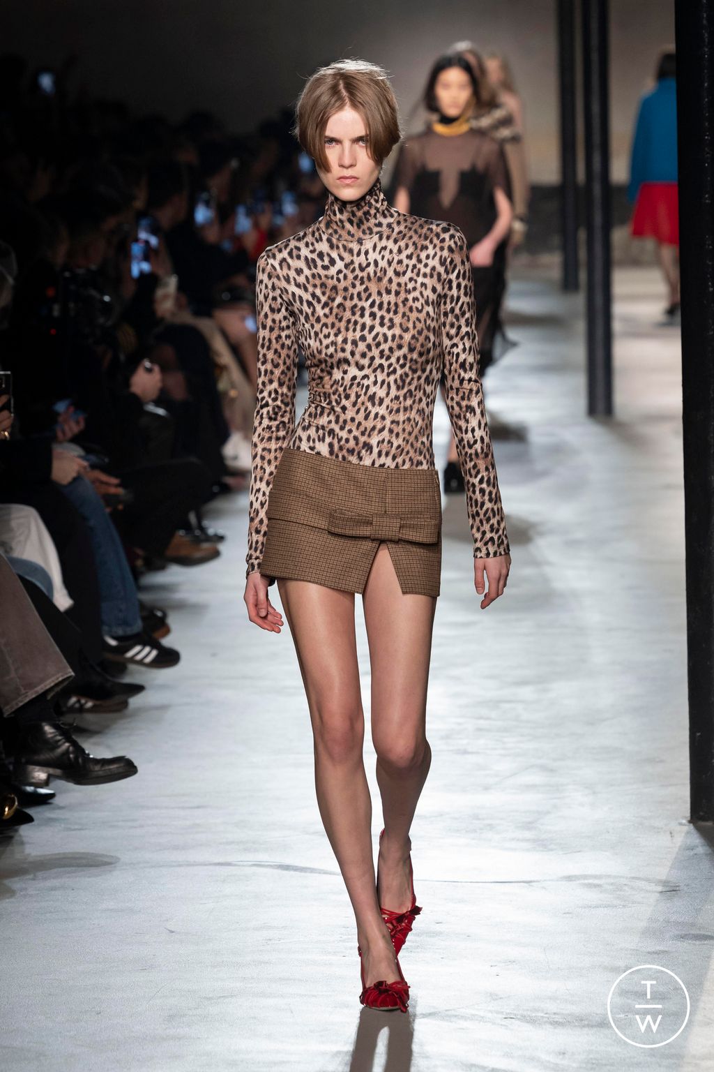 Fashion Week Milan Fall/Winter 2024 look 27 de la collection N°21 womenswear