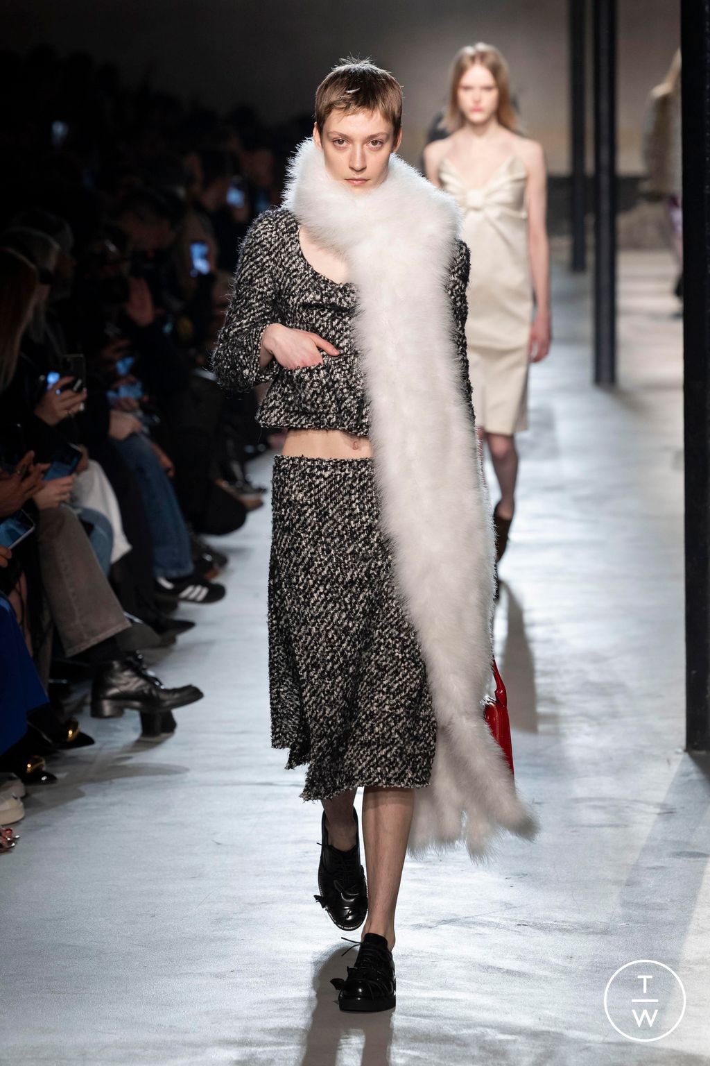 Fashion Week Milan Fall/Winter 2024 look 38 de la collection N°21 womenswear