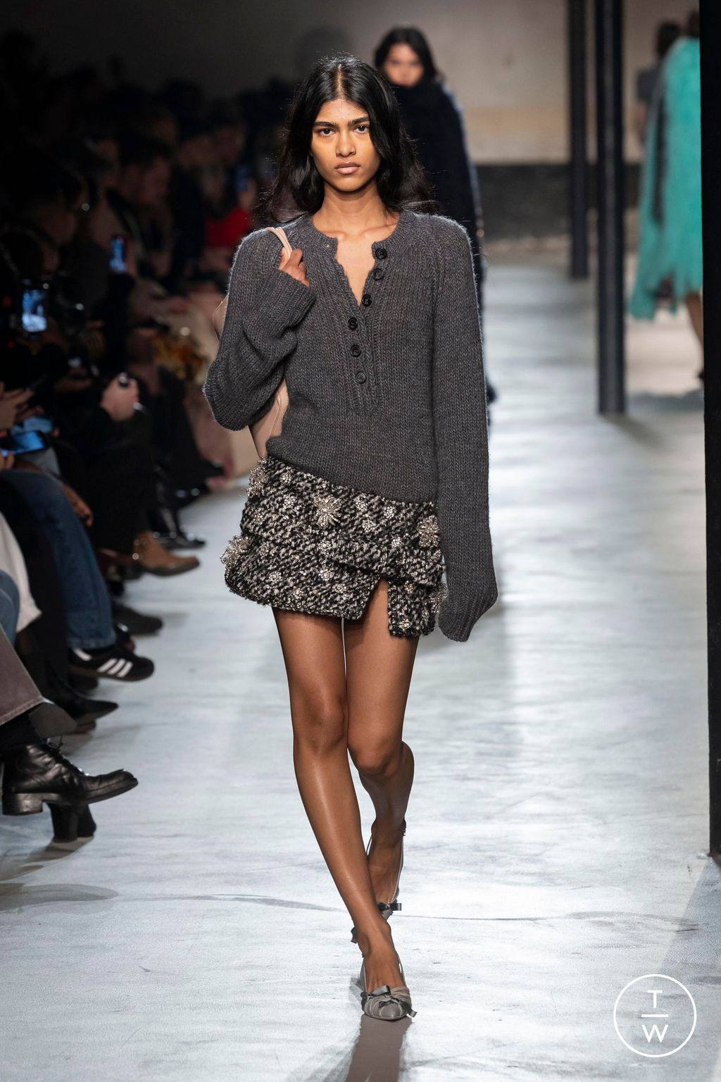 Fashion Week Milan Fall/Winter 2024 look 40 de la collection N°21 womenswear