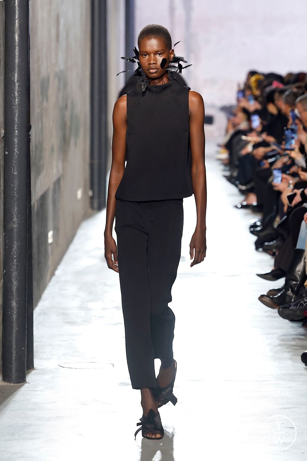 Fashion Week Milan Fall/Winter 2025 look 7 from the N°21 collection womenswear