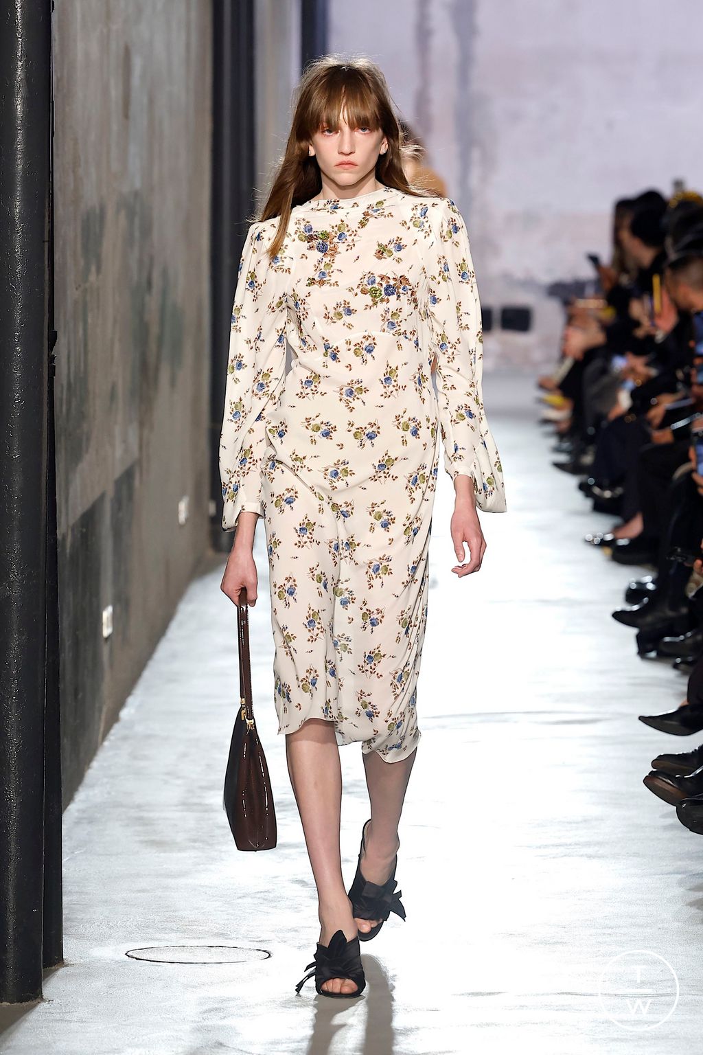 Fashion Week Milan Fall/Winter 2025 look 25 from the N°21 collection womenswear